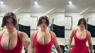 Raeleerudolph22 deep cleavage onlyfans