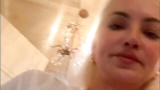 Lindsey Pelas naked bathtub live
