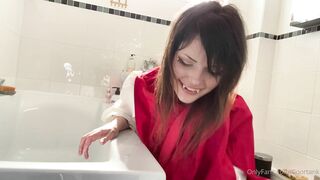 Lilyana @floortank rides dildo in bathroom