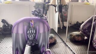 Lilyana @floortank anal masturbation