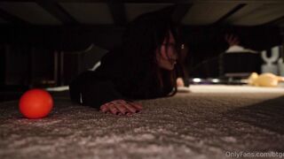 bigtittygothegg new stuck under the bed video