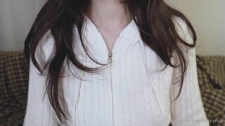 Maimy ASMR tongue sounds