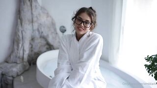 Emily Black Bath Squirt Video Leaked