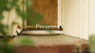 Riley Reid  POV blowjob scene