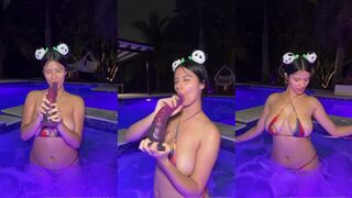 strawberrytabby alien dildo hot tub