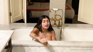 Mia Khalifa Late Night Bathing Video Leaked