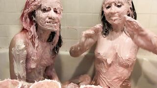 Daphne dare and Alaska Zade Play with Frosting