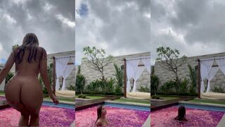 Pandora Kaaki Naked in Pool Onlyfans