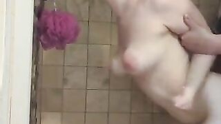 Beaniebabie/thiq.loser in shower