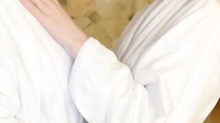 Elly Clutch, Chloe foxxe