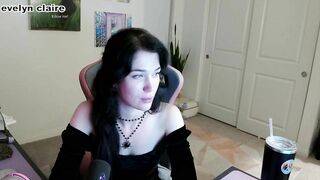 evelynclaire at Chaturbate October-31-2024_04-43-34