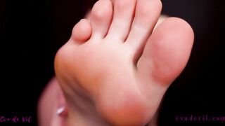 Eva De Vil - Severe Foot Addiction