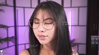 Gigi Ulala dildo play