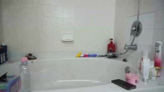 Strawberrytabby Livestream Bathtub Nude Boobs Teasing Leaked