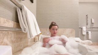 Haylee sexy perfect blonde solo in bath