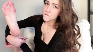 Dakota Fade sloppy foot worship